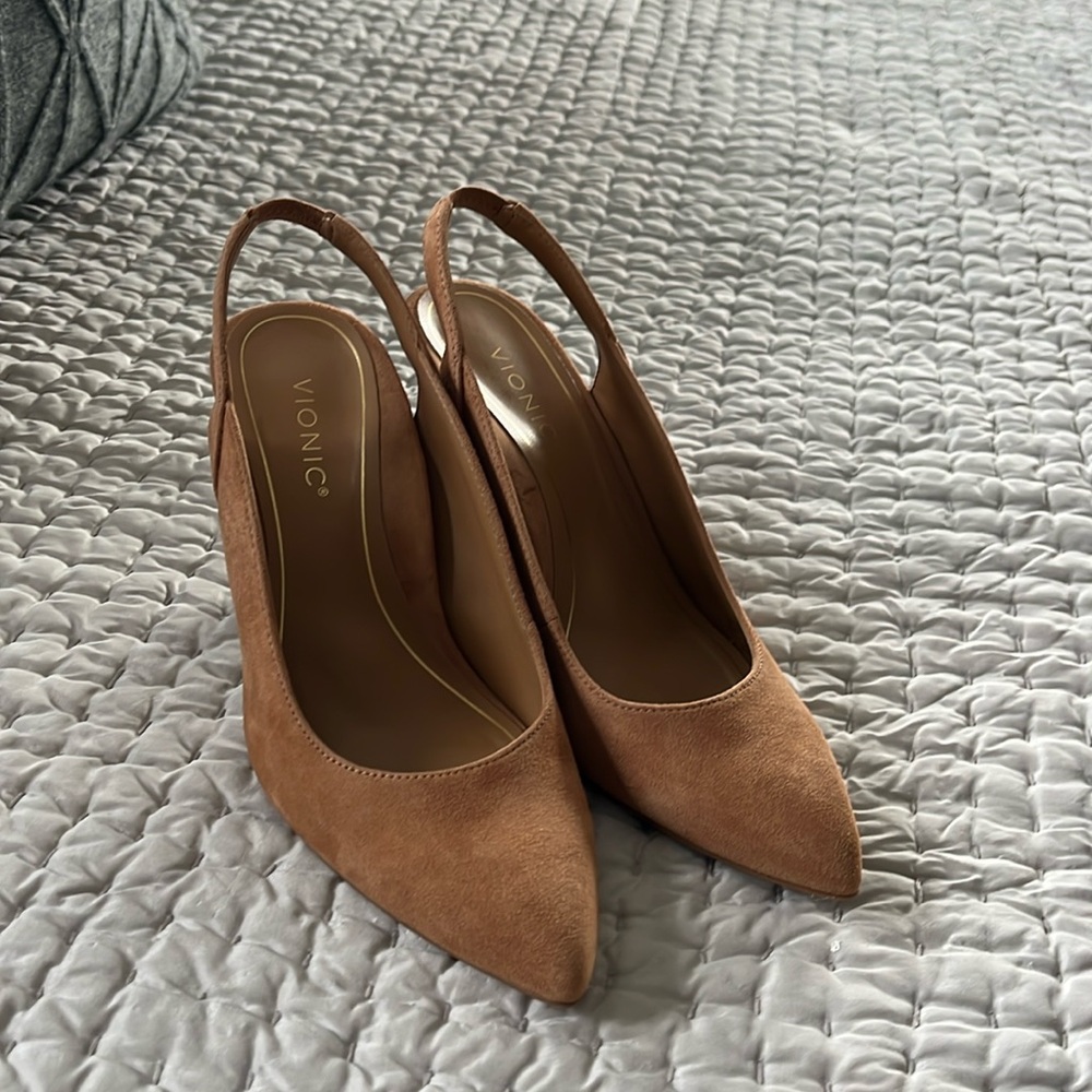 Vionic suede slingback pumps